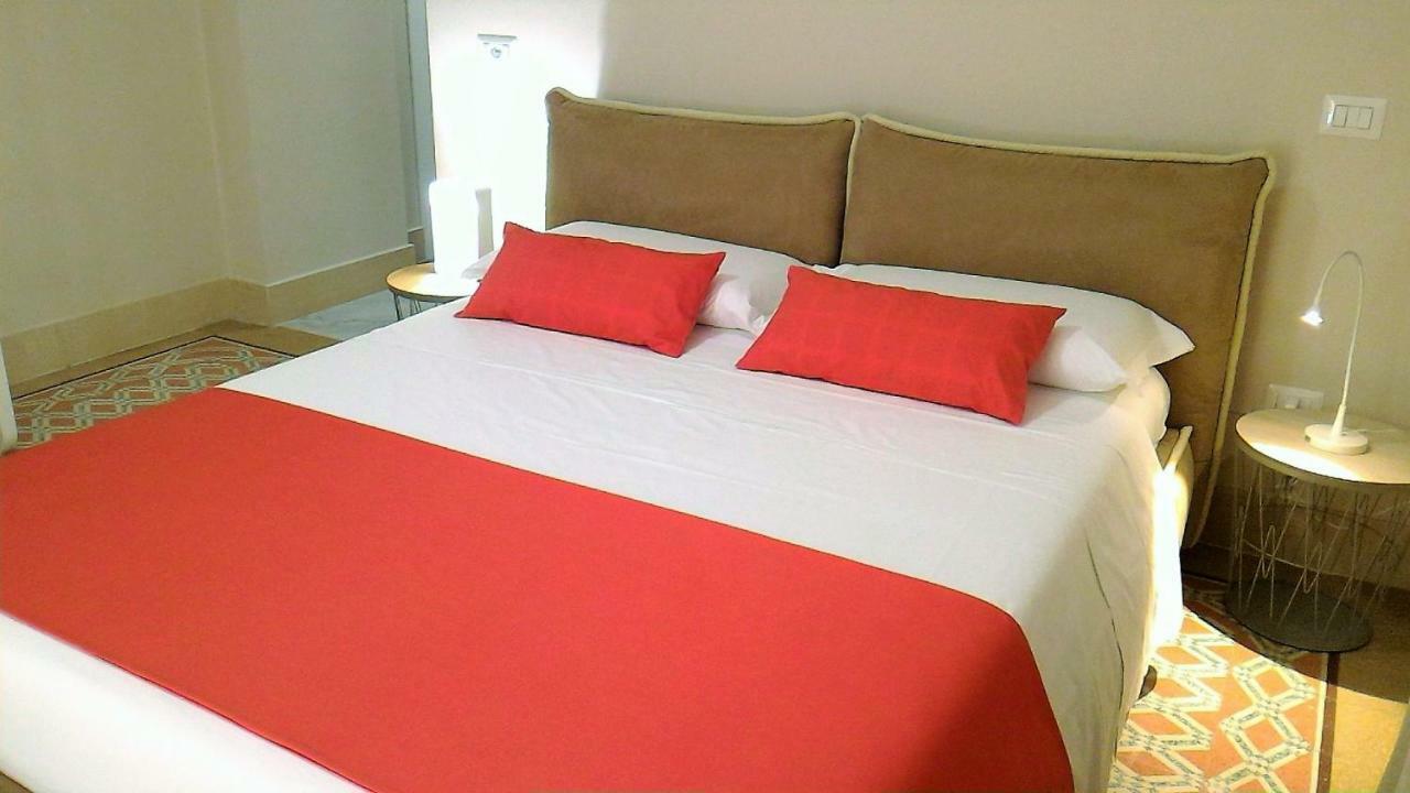Casa Isabela Luxury Rooms เมลฟิ ภายนอก รูปภาพ